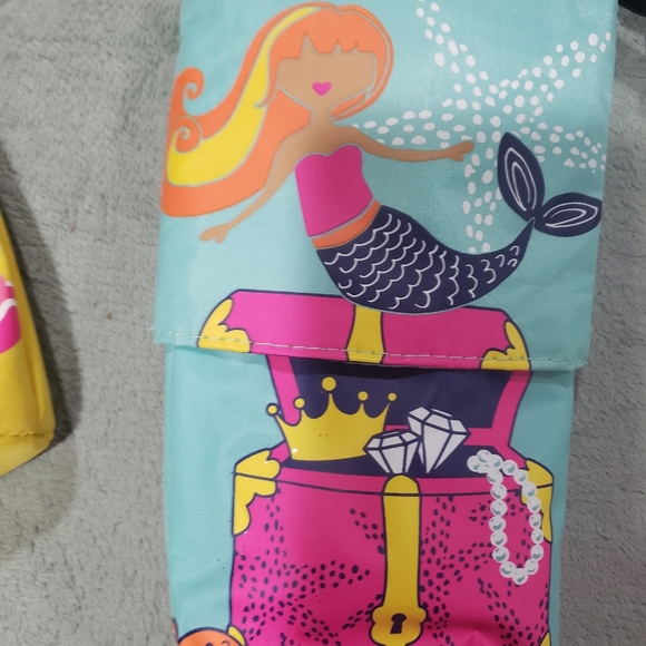 Hide and peek pouches! - Picture 3 of 6